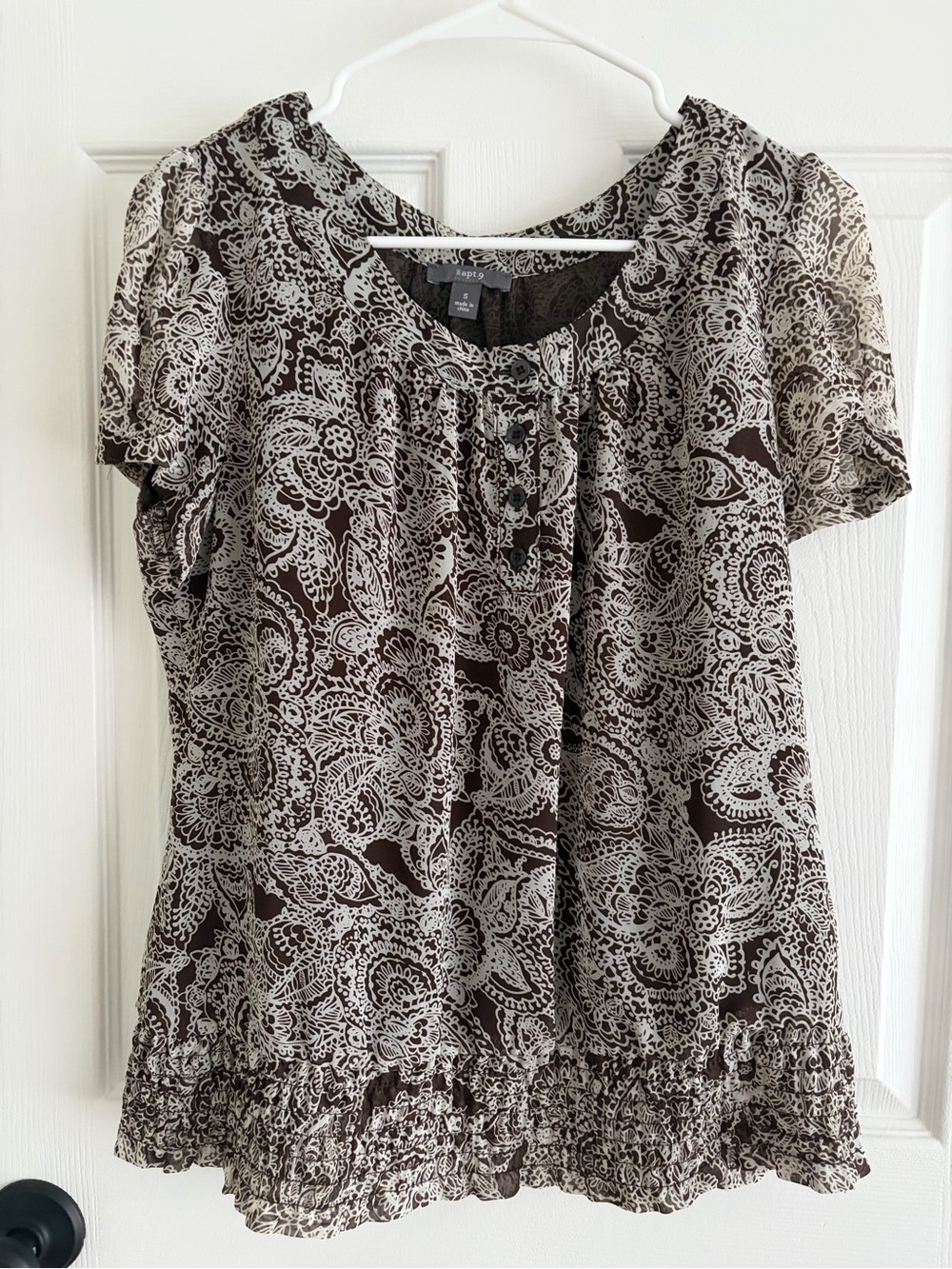 Apt. 9 Brown & Cream Paisley Short Sleeve Ruffle Blouse